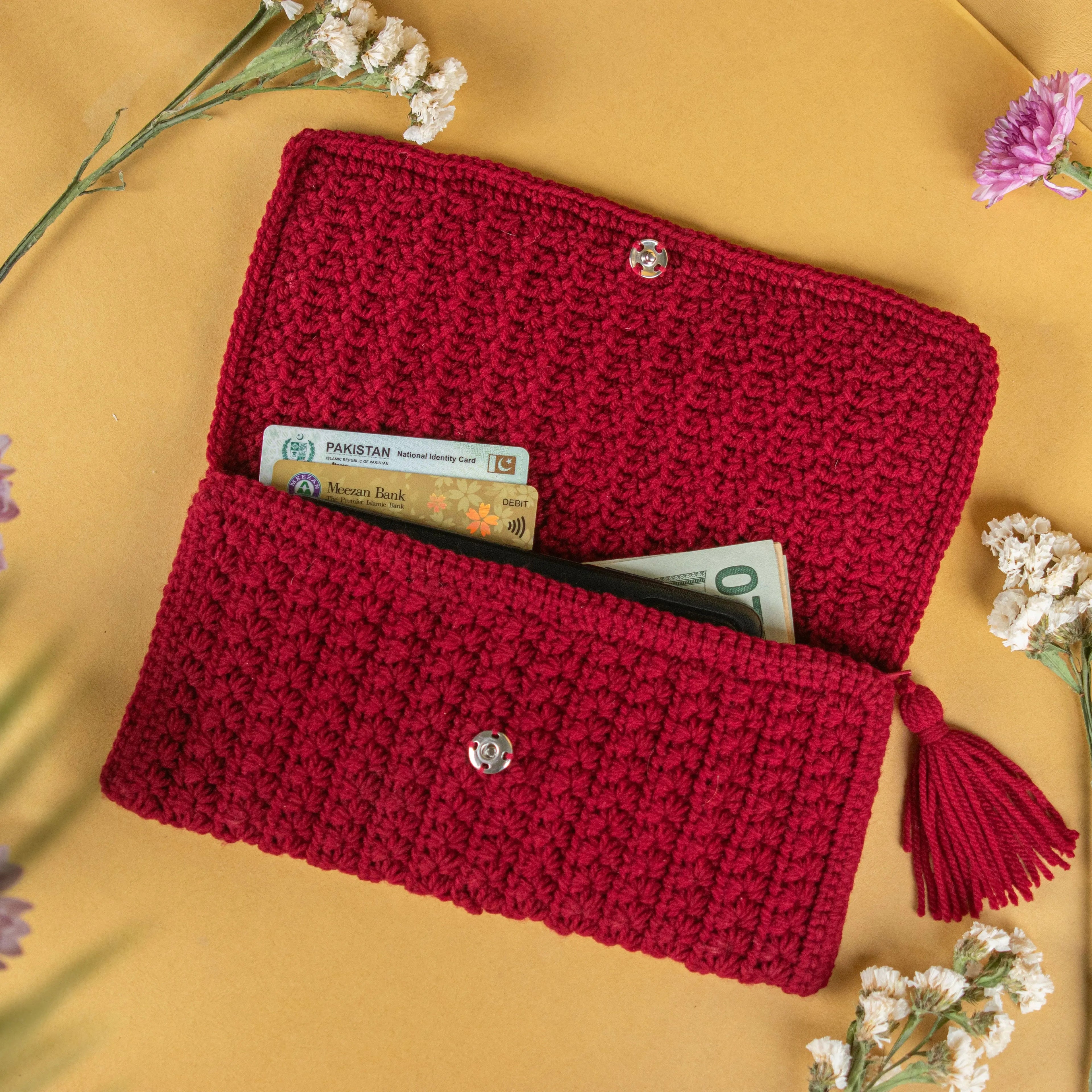 Bella Crochet Handbag – Handcrafted Charm with a Feminine Touch