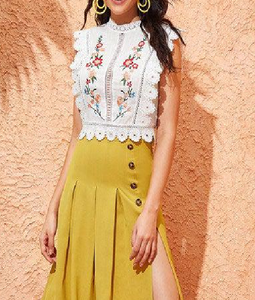 The Neighborhood S08 Beth Behrs Floral Crochet Sleveless Top