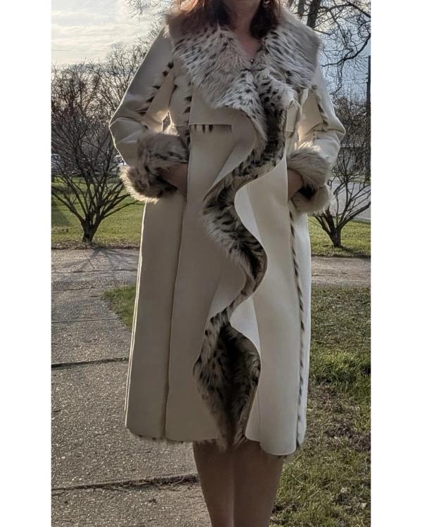 Hacks S05 Jean Smart Animal Print Fur Trim Long Overcoat