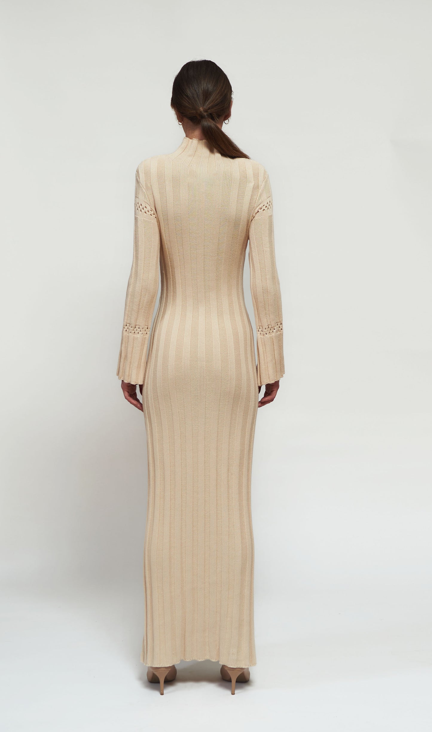 Pleated knitwear with a mock neck, flared sleeves, and an adjustable side corset