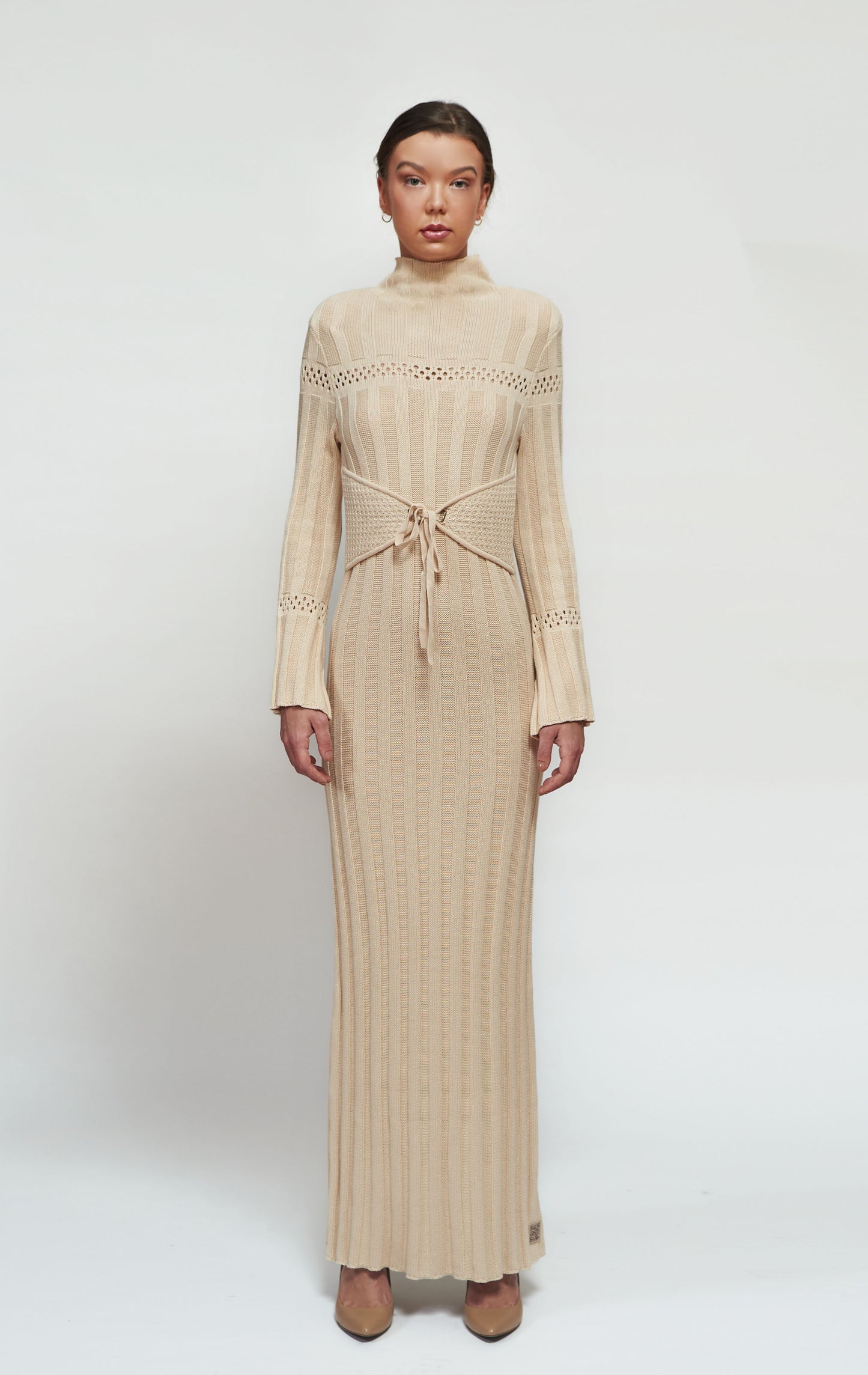 Pleated knitwear with a mock neck, flared sleeves, and an adjustable side corset