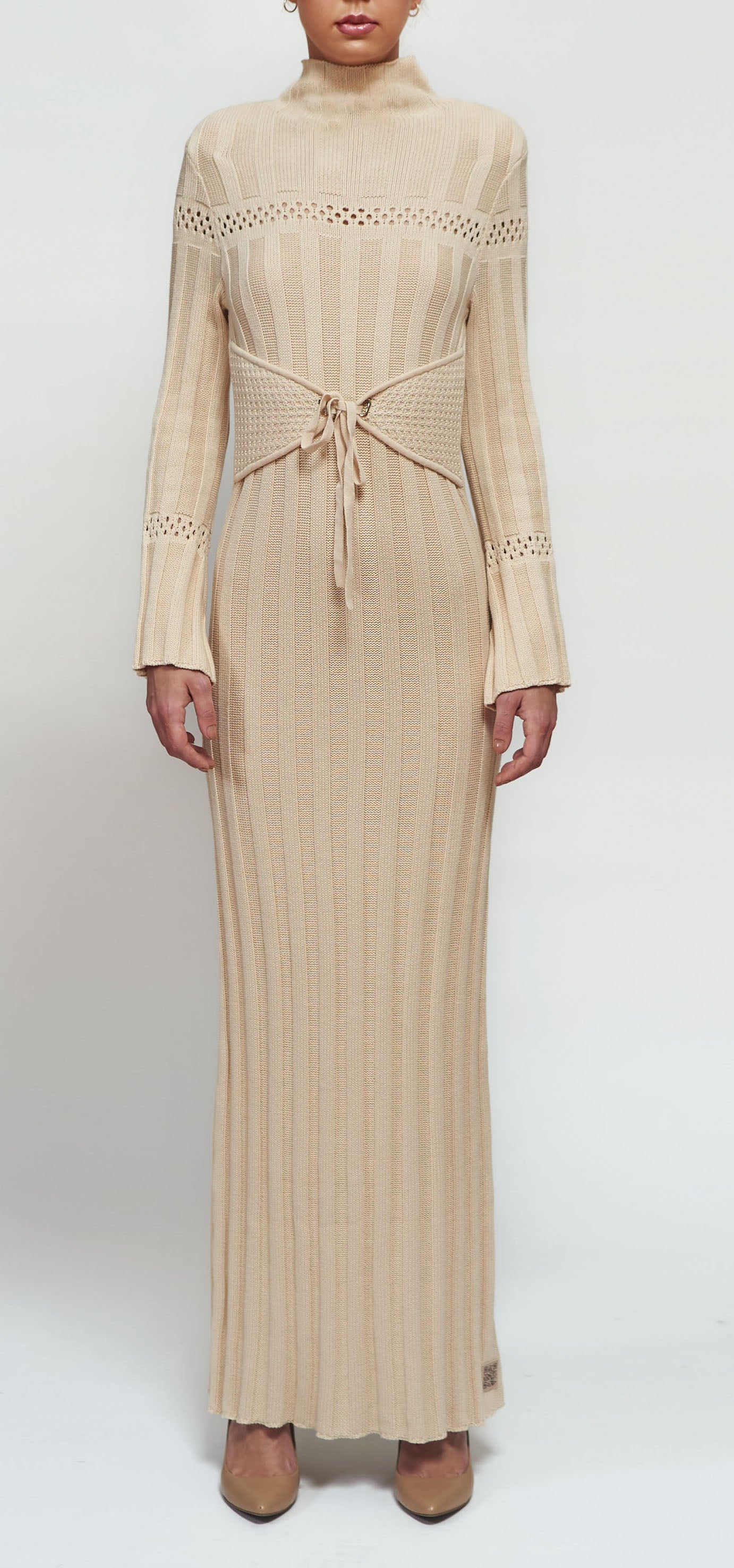 Pleated knitwear with a mock neck, flared sleeves, and an adjustable side corset